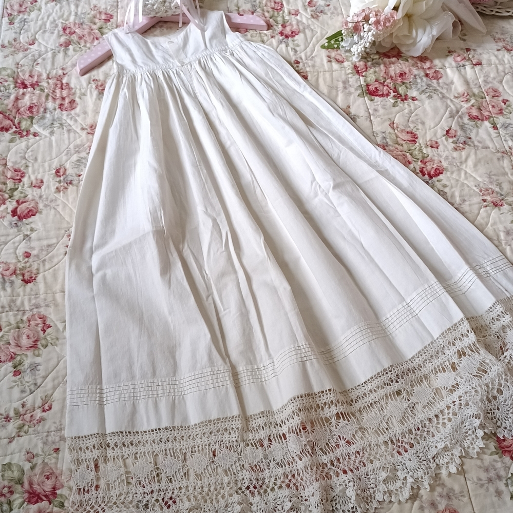 PRECIOUS, ANTIQUE, LONG 8VOEY INFANT COTTON GOWN WITH STUNNING CROCHET H…